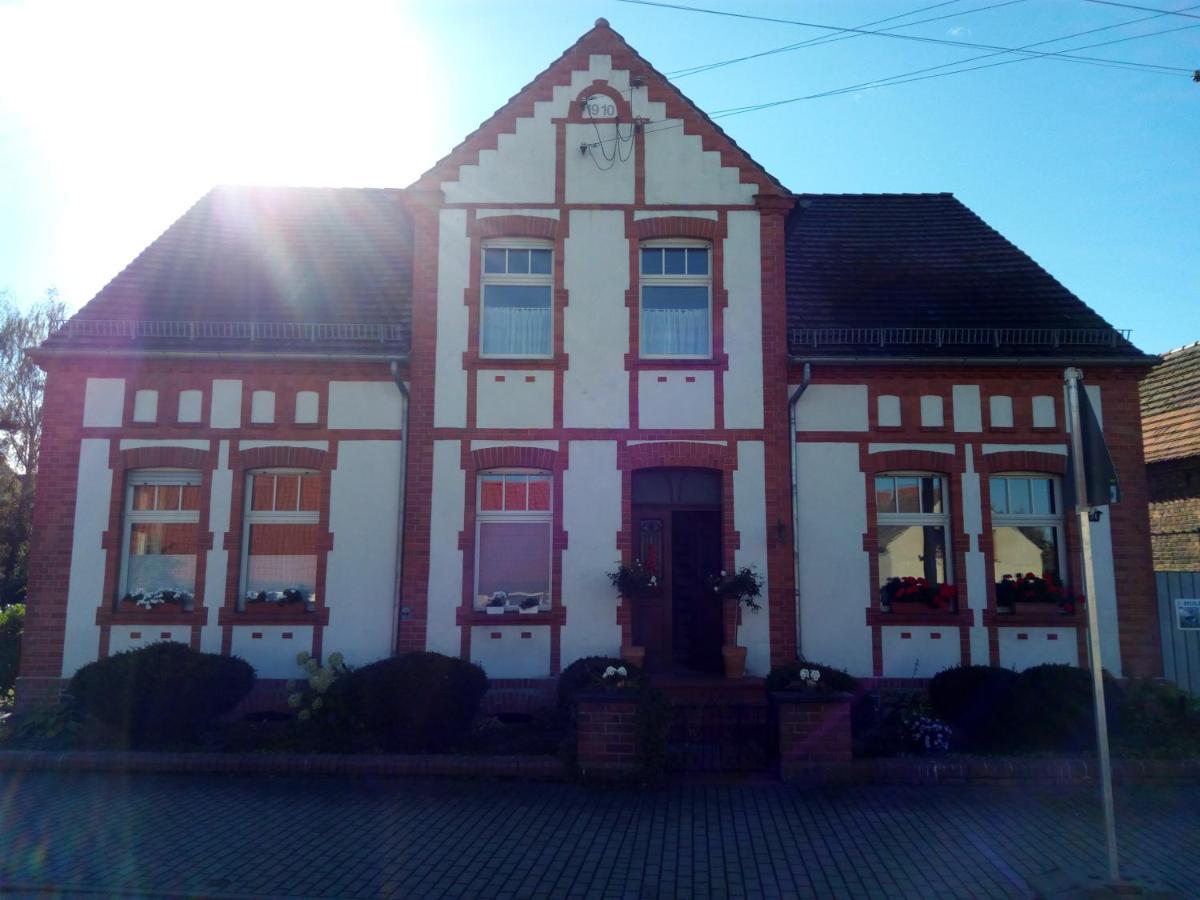 Am Lindenplatz Bed & Breakfast Crinitz Bagian luar foto